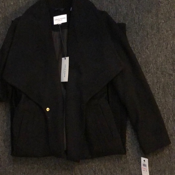 COLE HAAN Full-length Belted wrap coat. - Picture 9 of 15